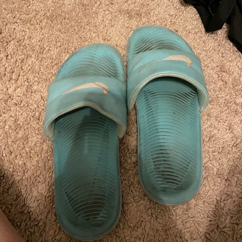 Women’s size 8 Nike slides